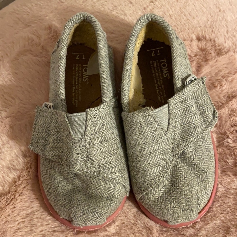 VGUC Toms Fur-Lined Toddler Girl Shoes
